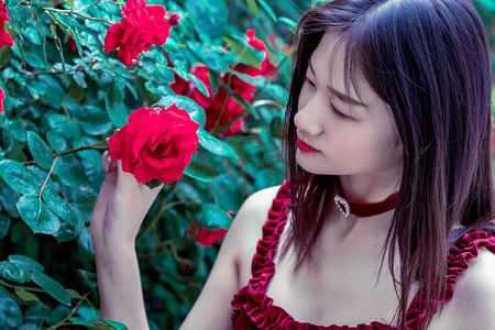 湖北首趟“中吉乌”铁公多式联运国际班列开行